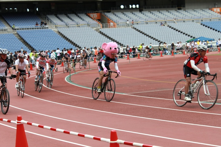 ピンクのクマ？も走る