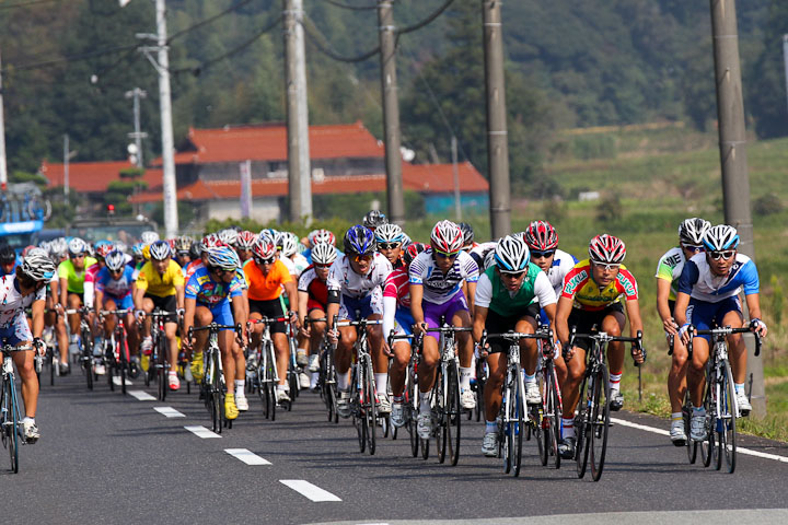 成年 45km地点、西薗良太(鹿児島、シマノレーシング)、井上和郎(福井、チームブリヂストン・アンカー)、青柳憲輝(栃木、シマノレーシング)ら