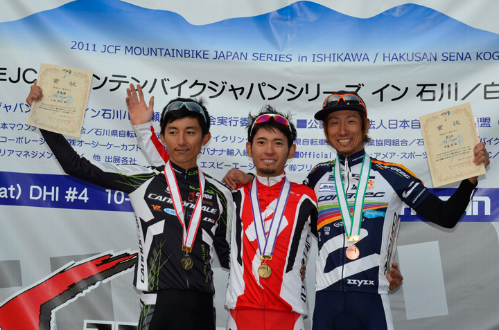 エリート男子表彰 小野寺健(TEAM SPECIALIZED)・山本和弘(キャノンデールレーシングチーム)・斉藤亮(TEAM CORRATEC)