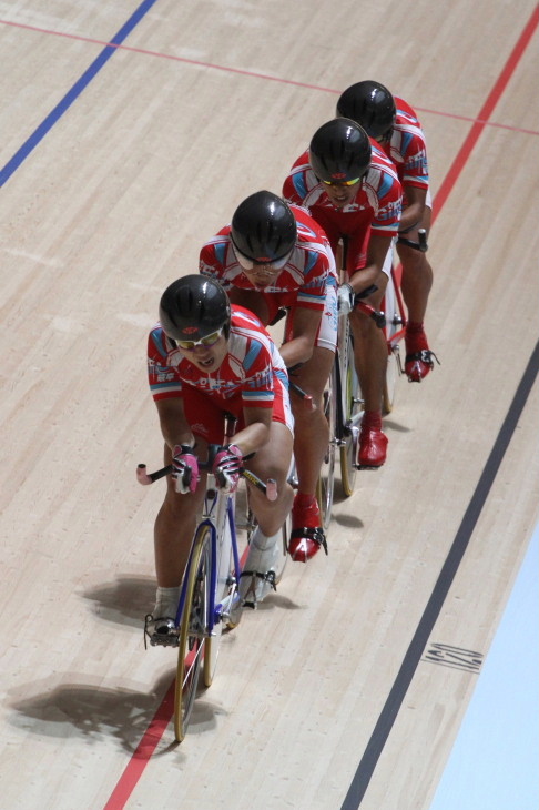 男子4kmチームパシュート優勝の岐阜チーム