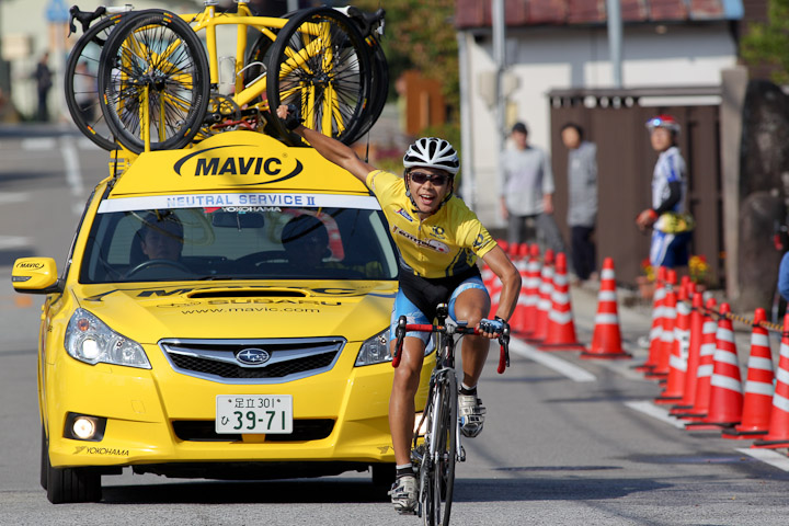 2011年輪島ロードE1　リーダージャージで優勝の岡泰誠代表