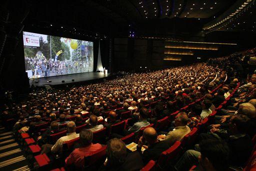 パリのパレ・デ・コングレ(国際会議場)で行なわれたコースプレゼンテーション