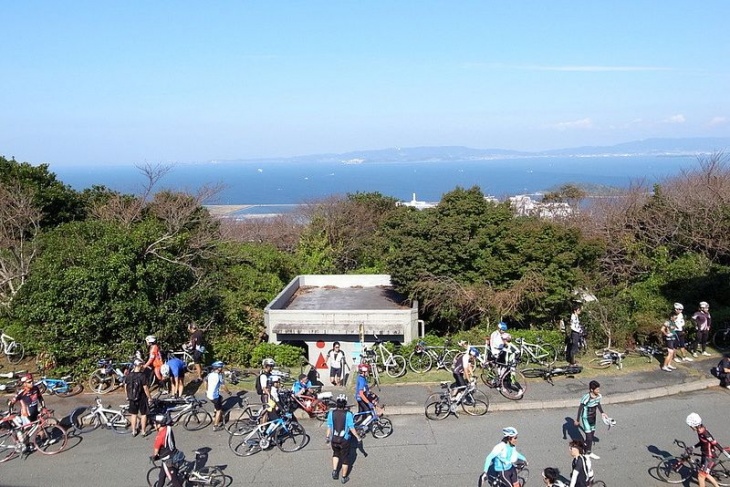 蔵王山の展望台からは三河湾が一望できる