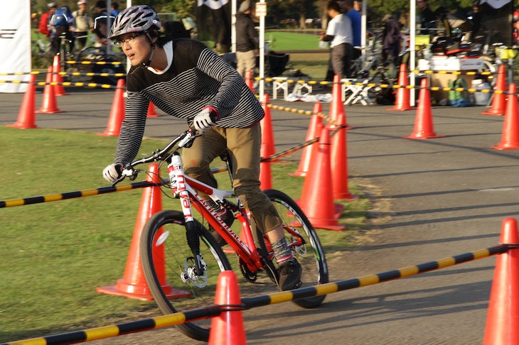 自転車はだいたい、街中と山の中とを普段着で乗っているので、これが私の乗る時の正装なのです