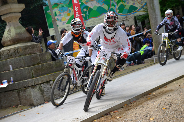 引退しても素晴らしい走りを見せた安達靖(Team Ikuzawa)