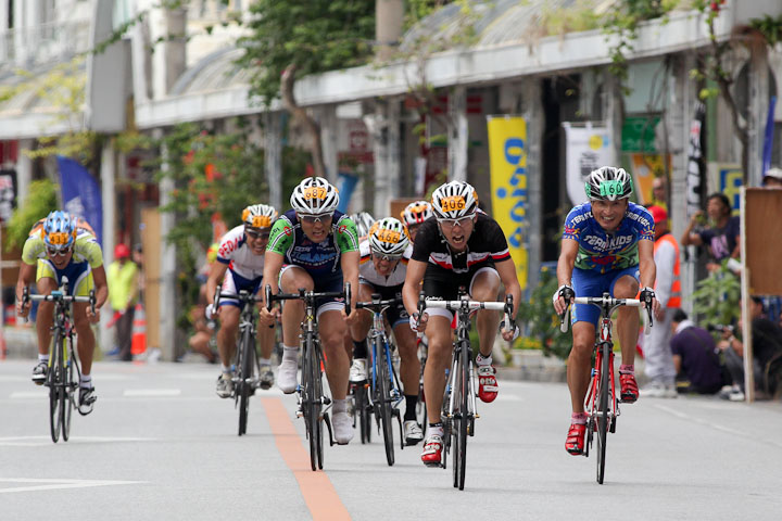 市民210km　ゴール　2位集団ゴール