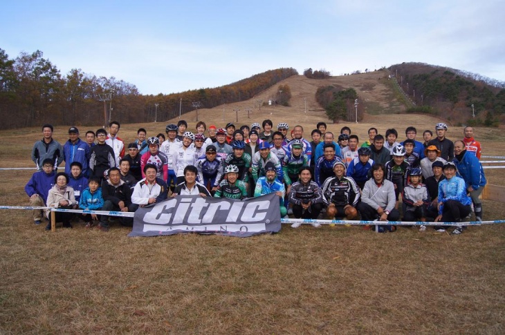 東北シクロクロスシリーズ第1戦 宮城県仙台市・泉ヶ岳スキー場に集まった選手たち