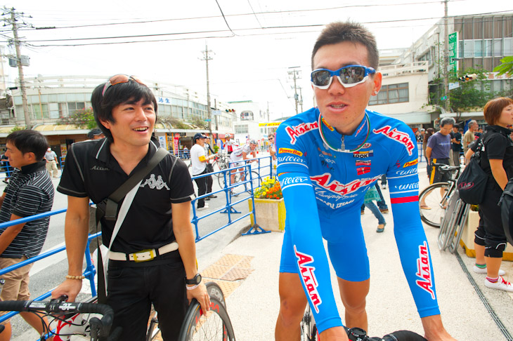 盛一大と別府匠監督(愛三工業レーシングチーム)