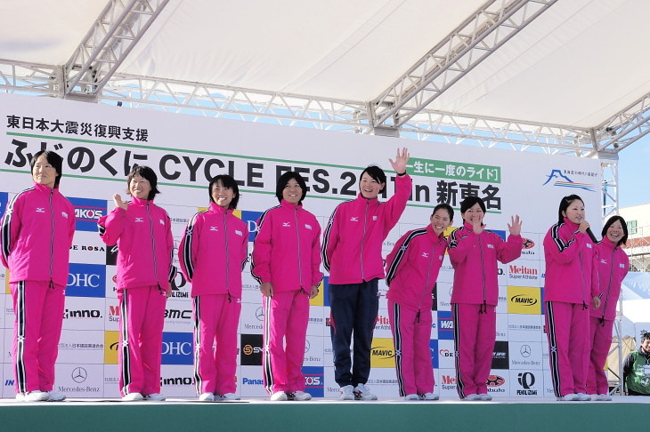 日本競輪学校の女子選手たち。“ぜひ競輪場に足を運んでください”と女子競輪をPR