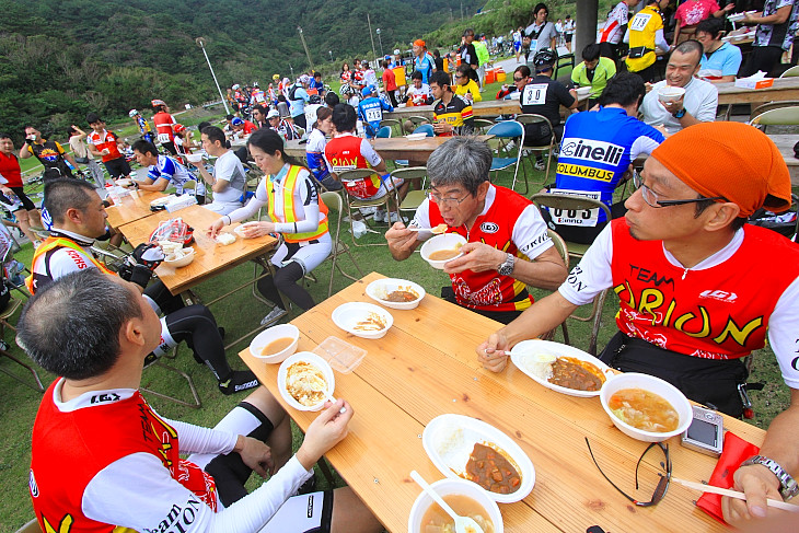 奥の休憩ポイントでの昼食風景