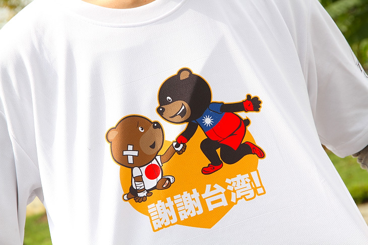 日本選手団がお揃いでつくった「謝謝（ありがとう）台湾」のTシャツ