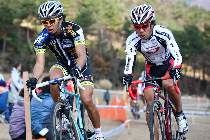 エリート男子 先頭パックを形成する竹之内悠(Team Eurasia-Fondriest bikes)