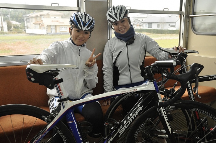 車内には自転車をそのまま持ち込むことができる（写真はイメージ）