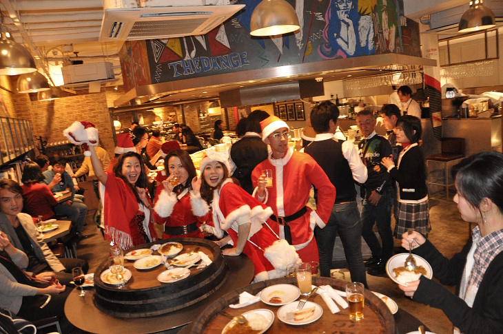 大人数を迎えて盛り上がったクリスマスパーティー