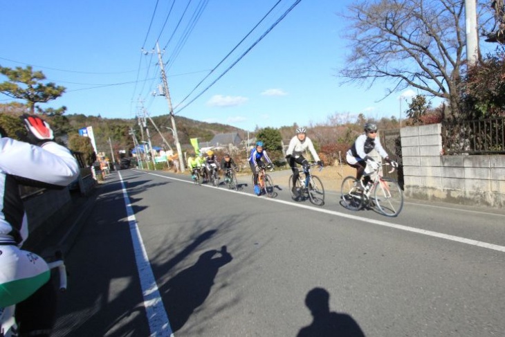 冬晴れの下、すれ違う皆さんの表情はとても楽しそう