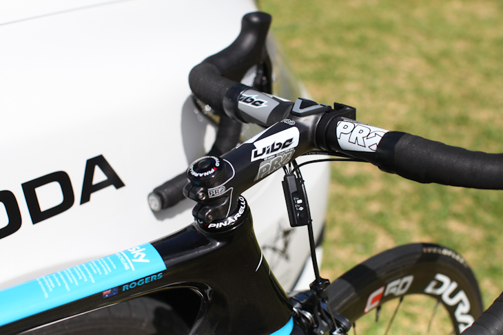 チームスカイ ピナレロ・DOGMA2Carbon ハンドルやステムはシマノ「PRO」シリーズに変更