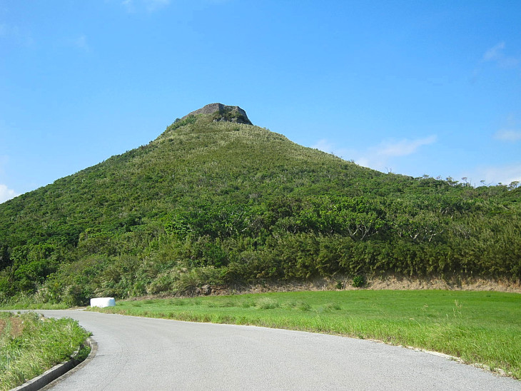 宇江城ヒルクライムコース　沖縄県で最も高いところにある城跡。標高309.8ｍ