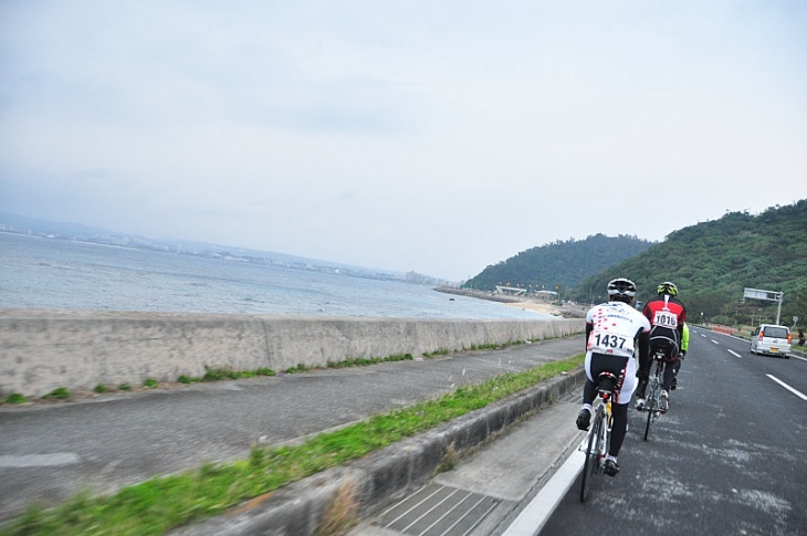 国道58号線を北上 だんだん明るくなってきた