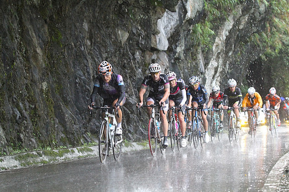 止む気配を見せない雨にてこずる