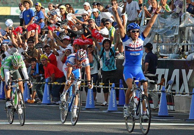 2008年にシマノ鈴鹿国際ロードで2位に入賞した涌本正樹(左/マトリックス・パワータグ)