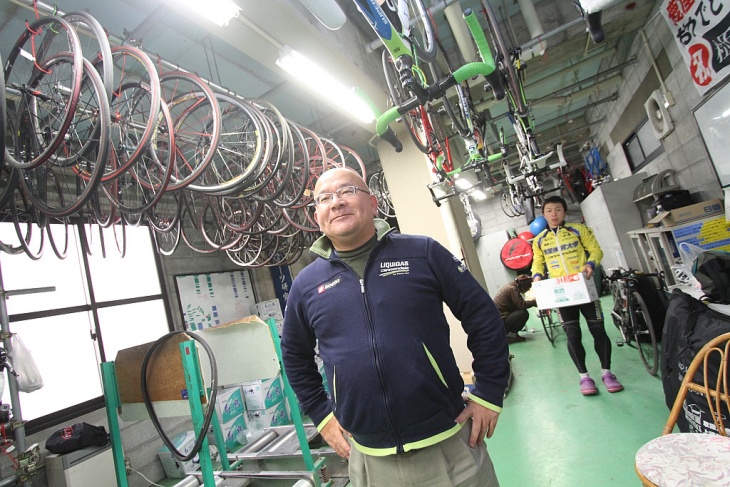 黒川剛監督 鹿屋体大自転車部室にて