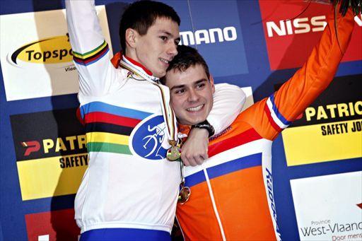 U23世界王者のラルス・ファンデルハール（オランダ）と3位のミヒエル・ファンデルヘイデン（オランダ）