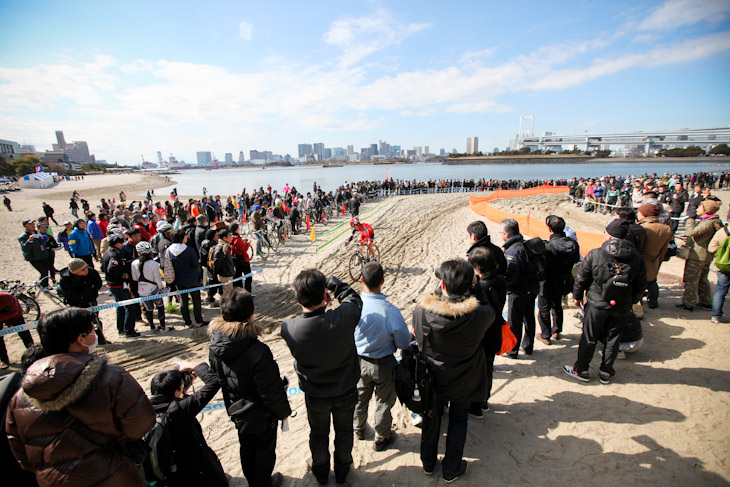 初めて間近に見たシクロクロスレースCyclo Cross Tokyo 2012。砂浜走行の迫力圧倒されました