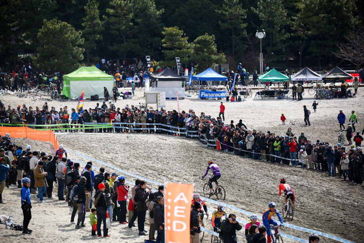 会場のお台場海浜公園には5000人が観戦に詰めかけたという