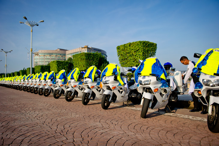 スタート地点に並んだ警察のオートバイ