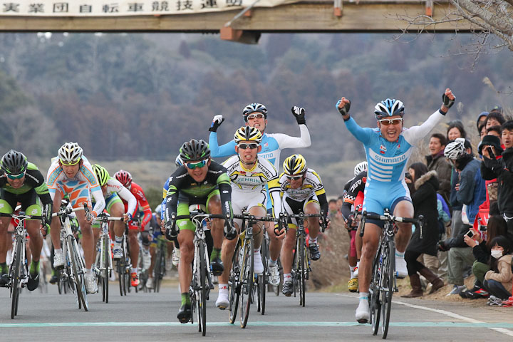 鈴木譲(シマノレーシング)が優勝