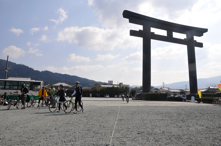 大鳥居が目印の大神神社