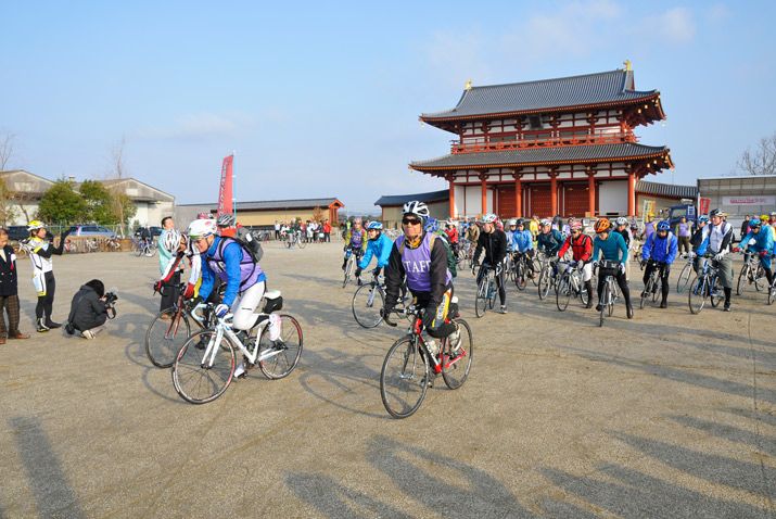 平城京朱雀門前からスタートする「ならサイクルツアー日帰りコース」