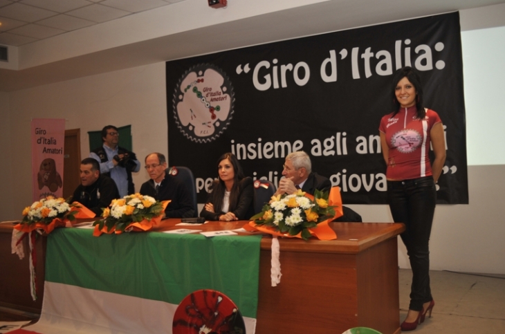 1月に開催されたジロ・デ・イタリア・アマトーリのプレゼンテーション