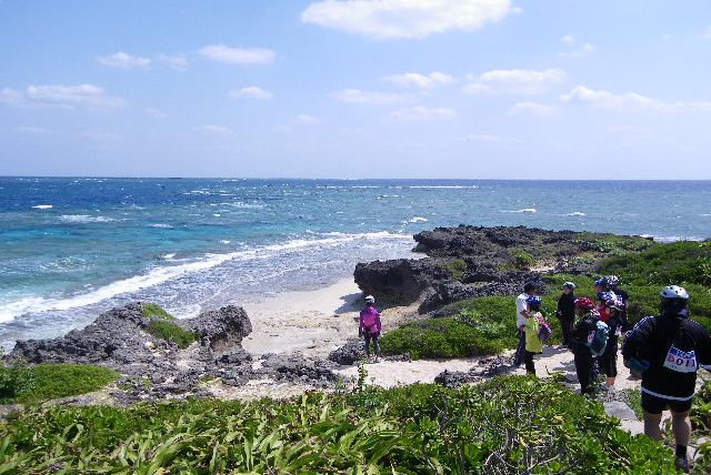 久高島の北端から絶景を望む