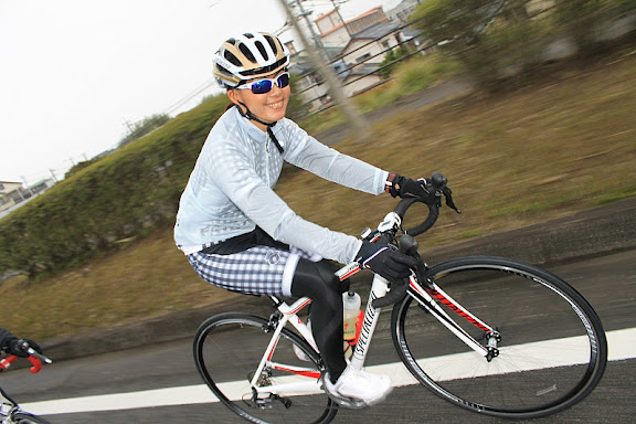 田中律子さんも走ります。フォームも決まってる!