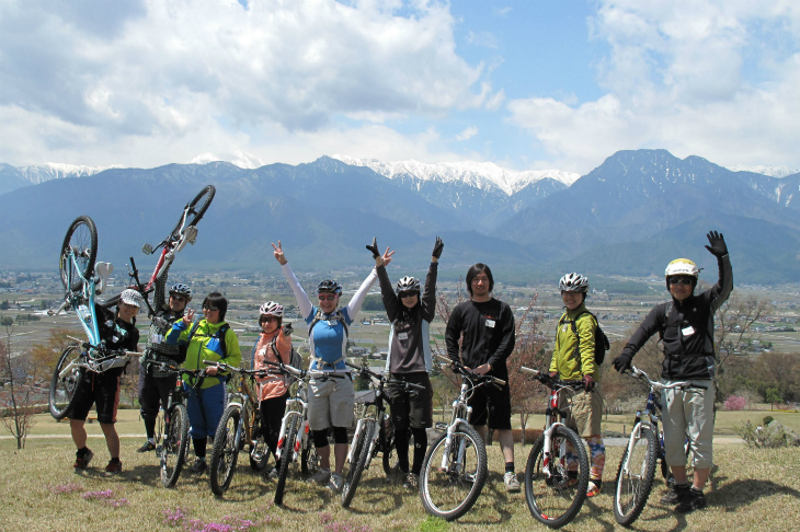 自然に包まれる白馬でMTBを学ぶ絶好の機会だ