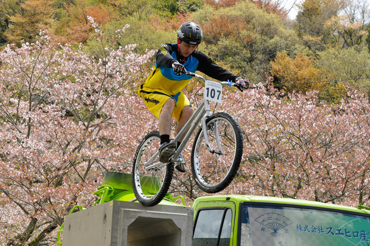 桜咲く中行われた第1回全日本トライアル選手権大会