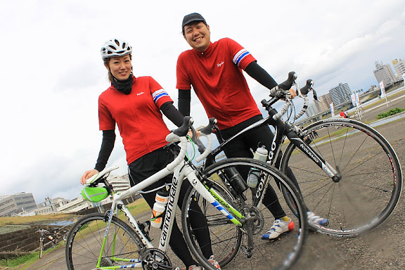 お揃いのウェアがキマってます 福谷さん・高尾さんペア