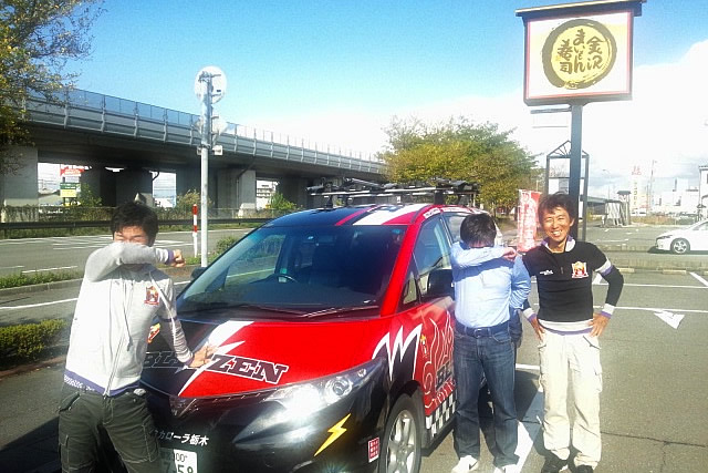 増田を金沢まで迎えに来た栗村監督、熊本取締役、柿沼コーチ(撮影:増田)