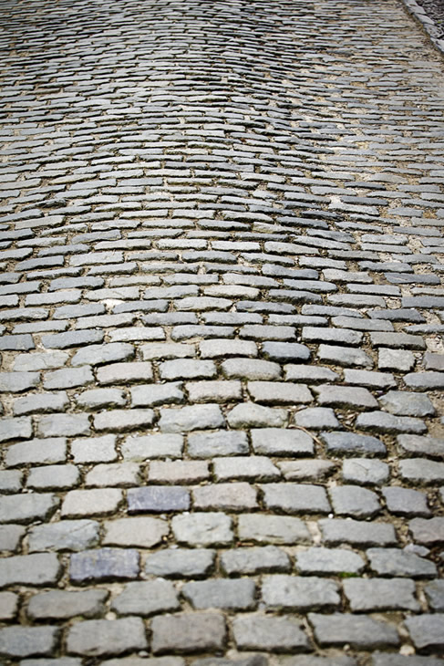 ロンド・ファン・フラーンデレンで走るパヴェ。日本の走りやすい石畳とは明らかに性質が違う
