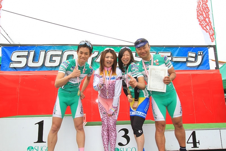あやこ姫と愉快な仲間たち 堂々の優勝!(エントリーは1チームだけど)