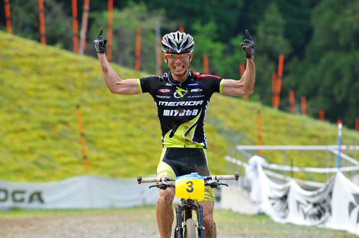 男子エリート優勝 斉藤亮(MIYATA-MERIDA)
