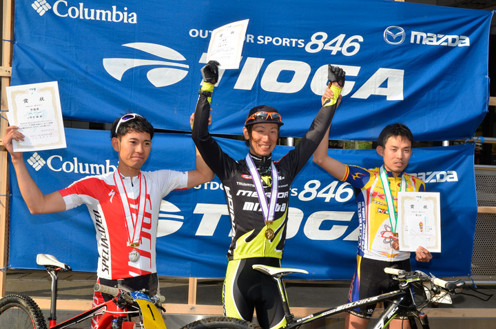 男子エリート表彰 小野寺健(TEAM SPECIALIZED)・斉藤亮(MIYATA-MERIDA)・千田尚孝(KHS japan)