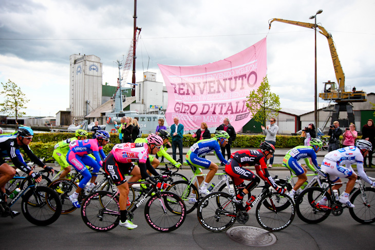 「BENVENUTO GIRO D'ITALIA（ようこそ、ジロ・デ・イタリア）」