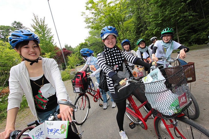 レンタサイクルで参加するグループも