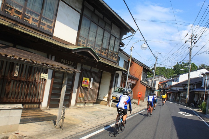 細い道でも気軽に入っていける自転車にEdge800Jのリルート機能は最適だ