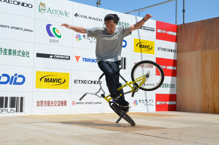 宇野陽介さんの華麗なBMXフラットランドパフォーマンス