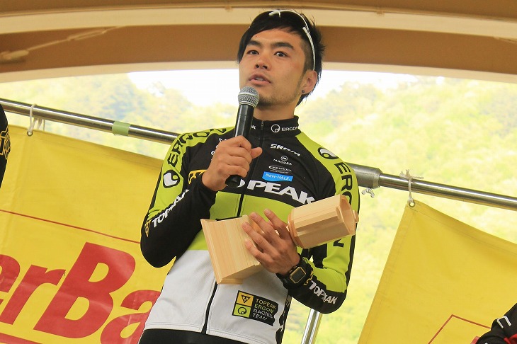 表彰式で喜びを語る池田祐樹（TOPEAK・ERGO）