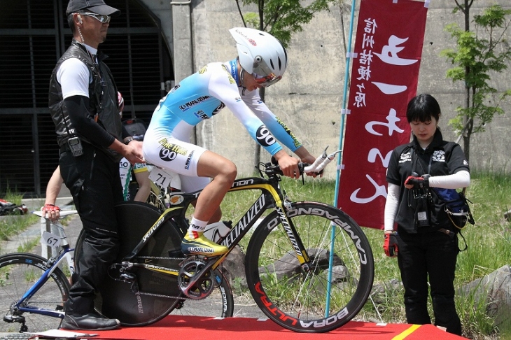 チームメイトから借りたTTバイクに乗る西村大輝(パインヒルズ90)