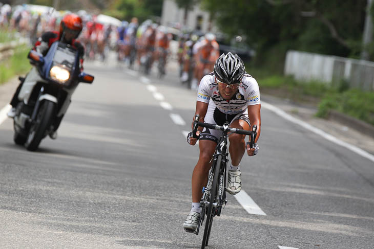 5周目後半、福島晋一(トレンガヌ・サイクリングチーム)がアタック